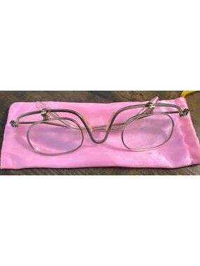 Vintage Magnifying Makeup Glasses in Satin Case